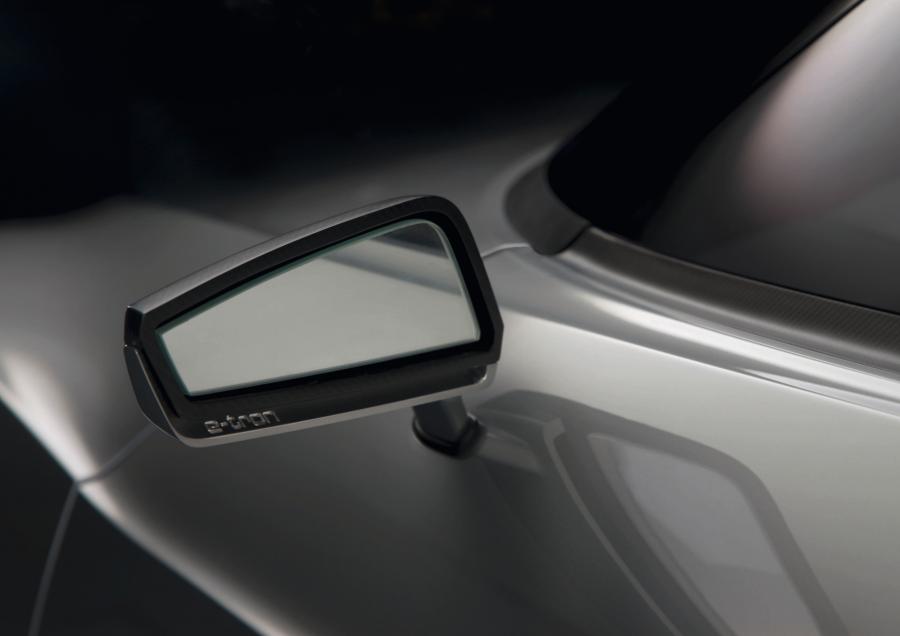 Детали экстерьера Audi e-Tron Spyder Concept 2010 года  (фото 6 из 105)